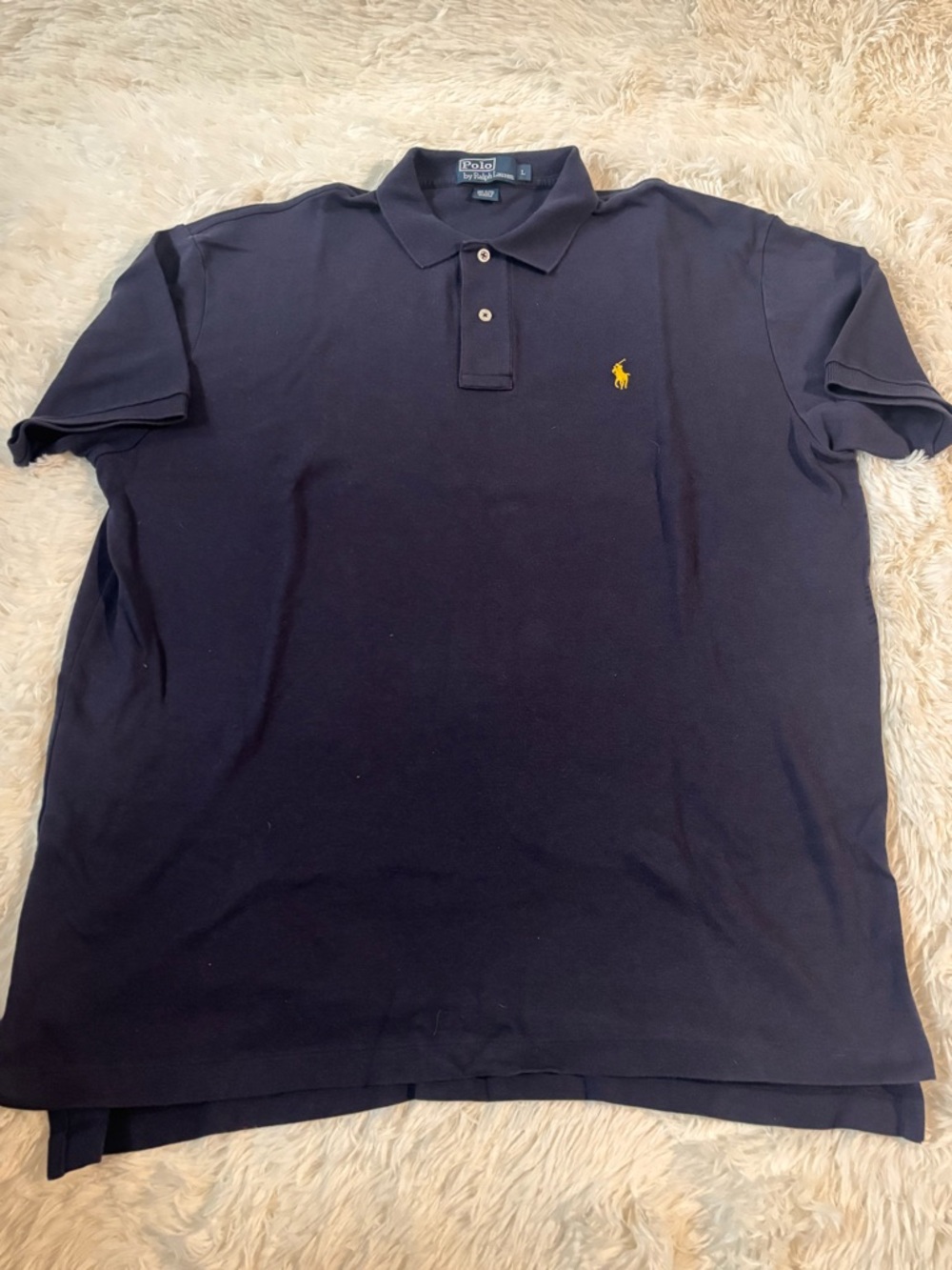 POLO Ralph Lauren Classic Fit
Size Large  3 Button Polo - Picture 2 of 3